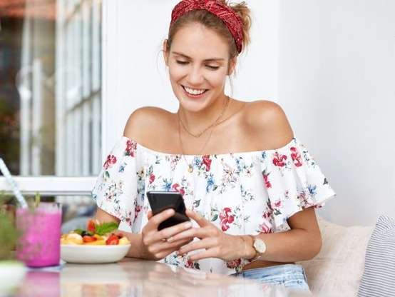 Esses 3 acessórios para cabelo vão renovar o coque nos dias de calor. Confira!