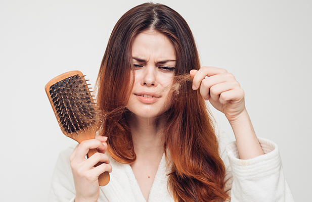 Queda de cabelo: razões pelas quais isso pode estar acontecendo (incluindo a pandemia)